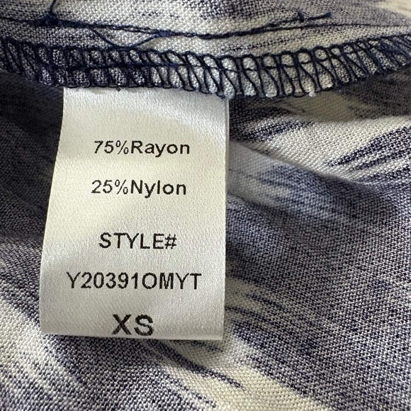 Pomander Place by Tuckernuck, Navy/White Ikat Mini, V Collar, Shirred Wrist. - Picture 6 of 14